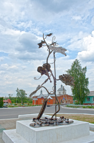 Яндекс.Картинки: памятник огурцу в Липецкой области