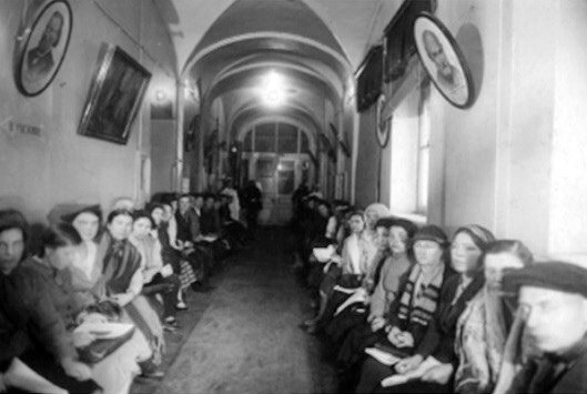 Очередь доноров в ЛИПК. Фото из открытых источников.