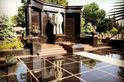 Могила вора в законе Ровшана Ленкоранского