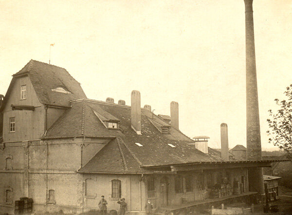 Вот так пивоварня выглядела в довоенное время.Во время Второй Мировой Войны здание было разрушено, и семье Фах пришлось отстраивать его заново