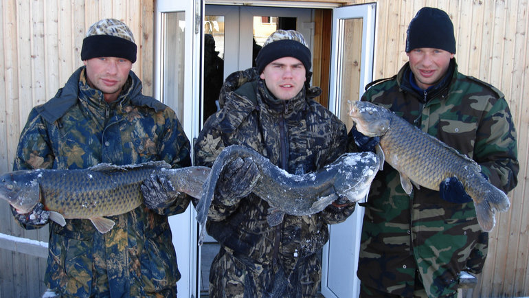 Игорь Акинфеев и братья Березуцкие на рыбалке
Источник: https://ss.sport-express.ru/userfiles/materials/155/1551265/large.jpg