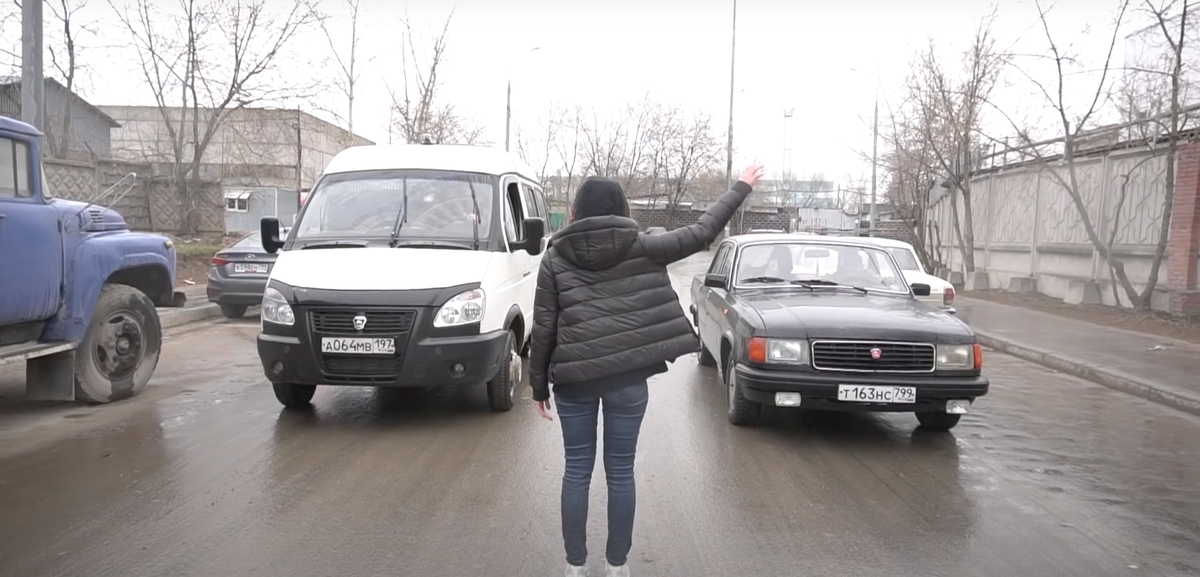 Пример заезда между автомобилями, на первый взгляд абсолютно не относящимся к гонкам