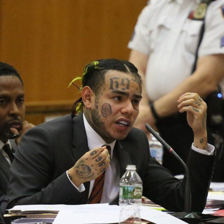 6ix9ine в зале суда