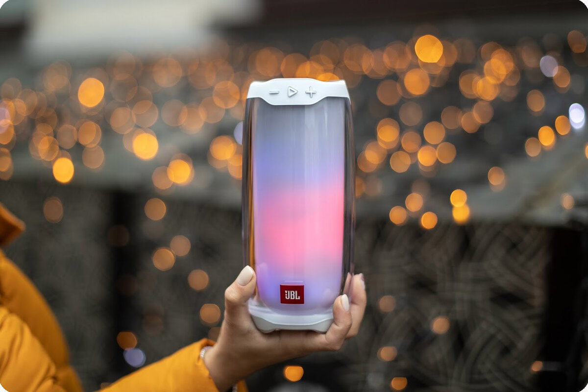 Bluetooth-колонка JBL Pulse 4 c яркой подсветкой