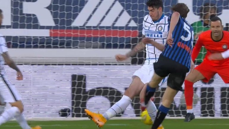 Забивает Алексей Миранчук