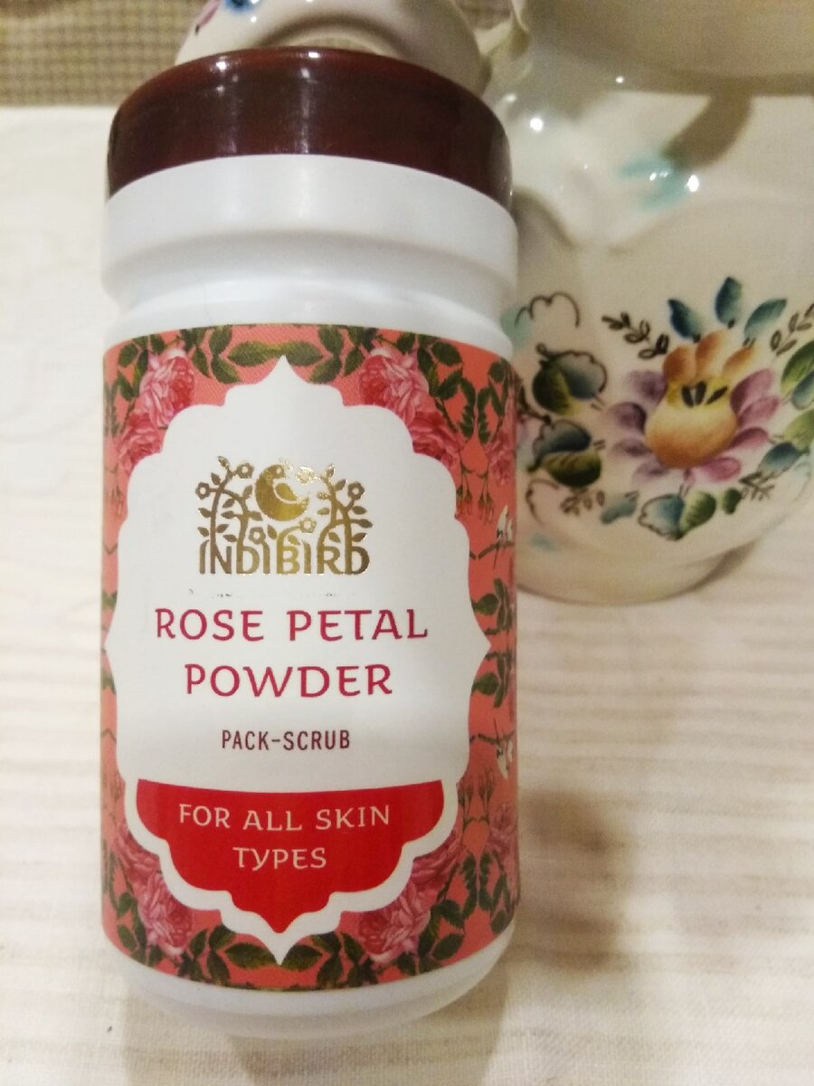 Вот такая штука - пудра из молотых розовых лепестков.