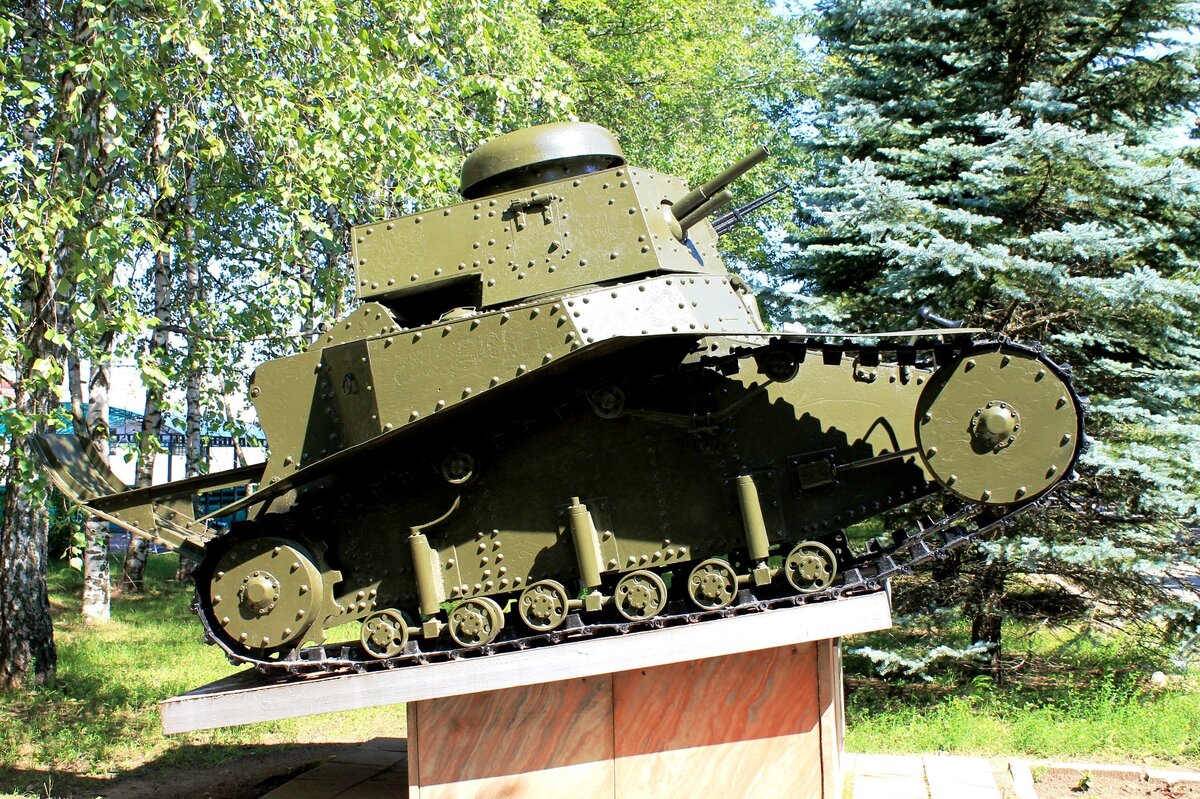 первый танк в ссср T-18 или МС-1 