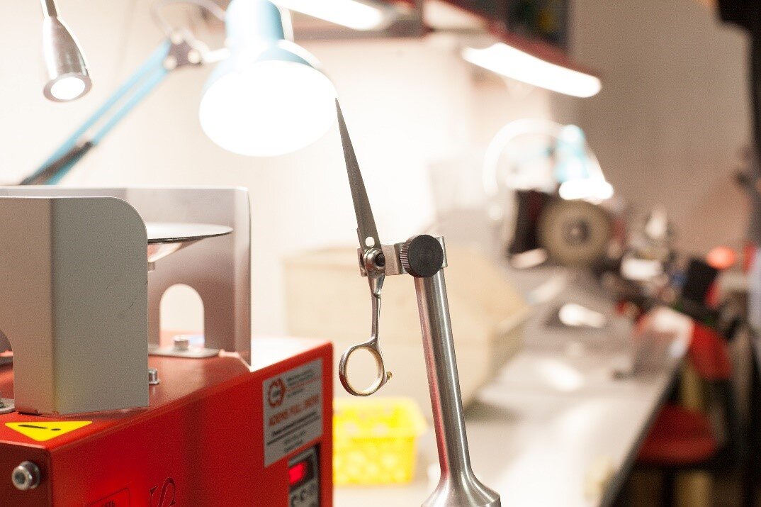 Станок для заточки парикмахерских ножниц ADEMS Full Drive