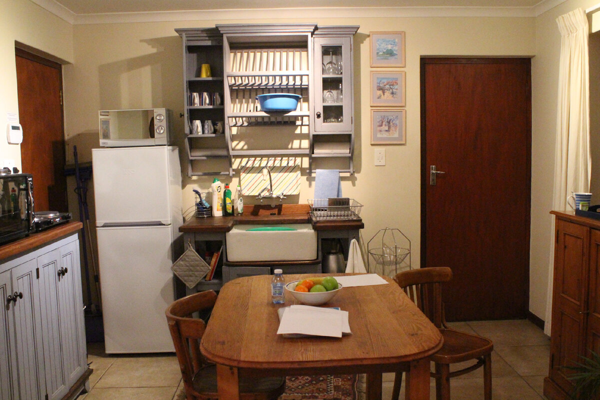 Кухня в маленьком коттедже в Кейптауне, ЮАР. Фото автора. Листайте галерею, чтобы увидеть больше. 