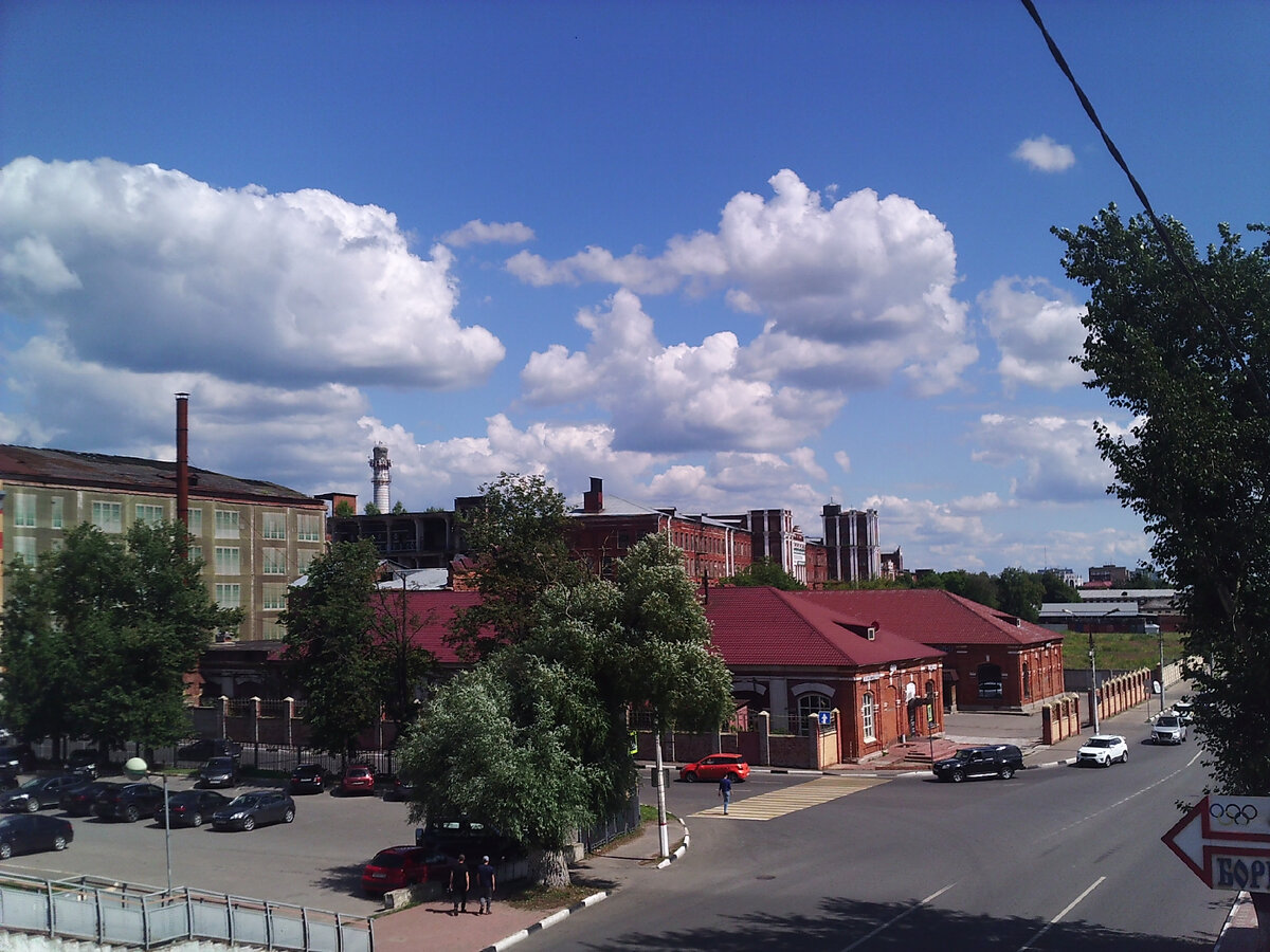 Старые фабричные стены.