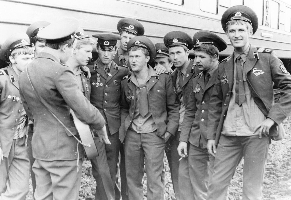 Дембеля, дембеля...