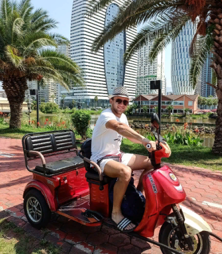 Современный мотороллер