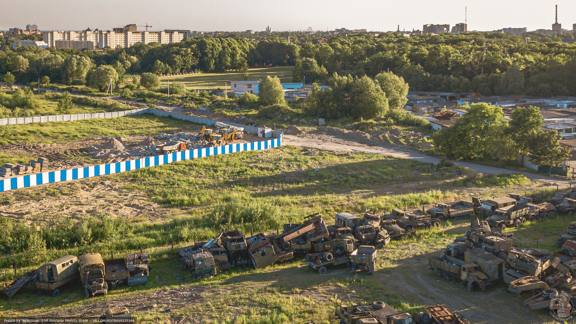Показываю три 