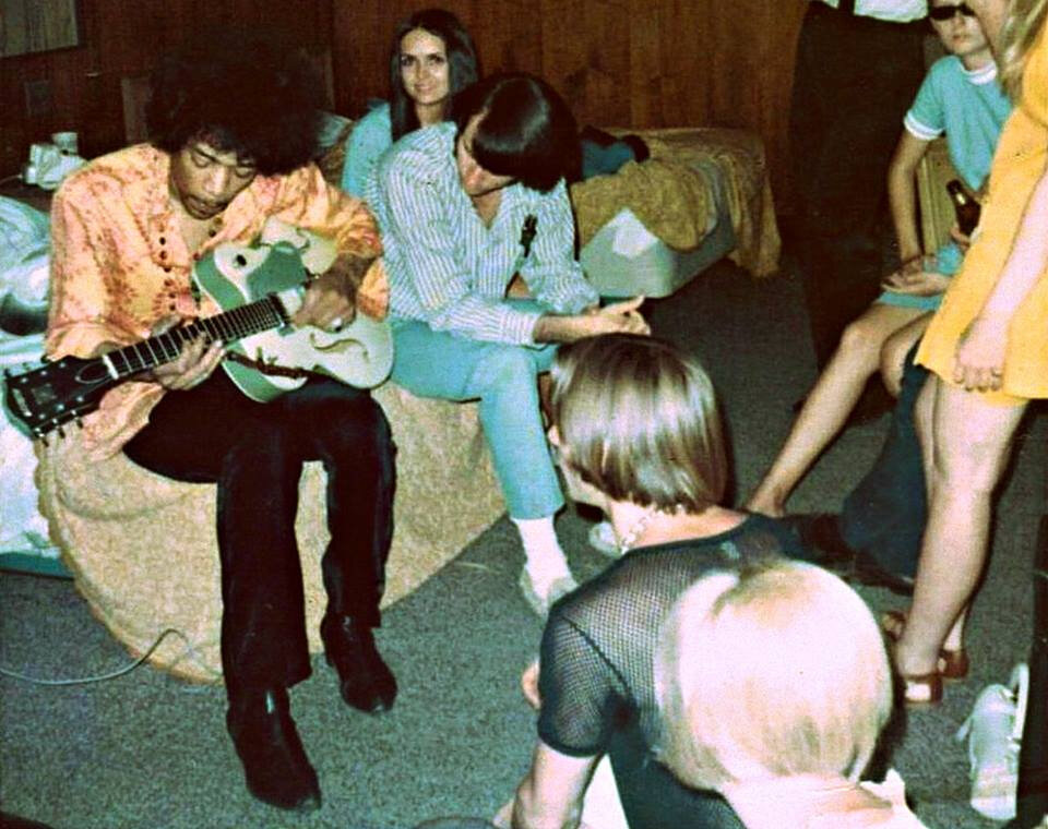 Джими Хендрикс с Monkees в гостиничном номере