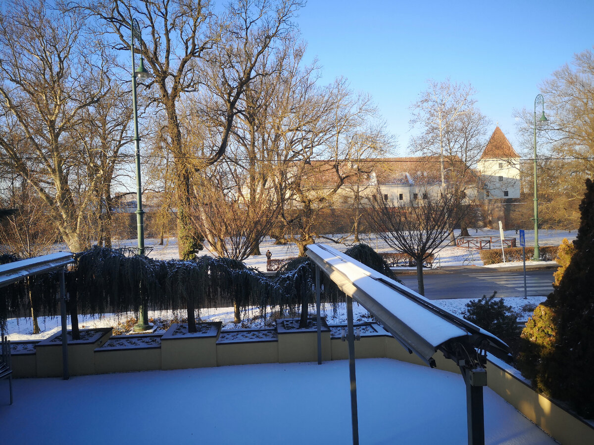 Вид с окна отеля Бассиана, Шарвар 