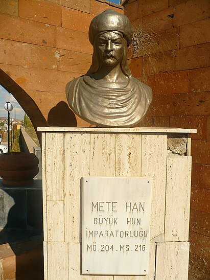 Модэ, Маодунь, Модун, в тюркских традициях Мете-хан (234—174 до н. э.) — основатель империи Хунну и её правитель (шаньюй) с 209 по 174 гг. до н. э.