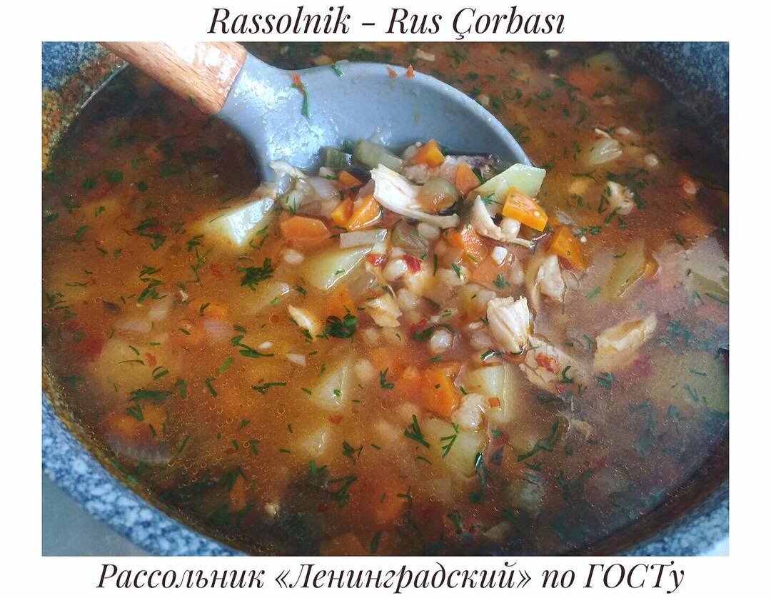 Как сварить рассольник с перловкой и солеными огурцами: простой рецепт