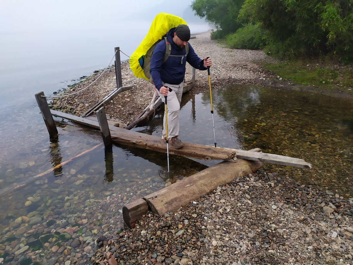 Русло изменилось, мост перестал нормально выполнять свою функцию.