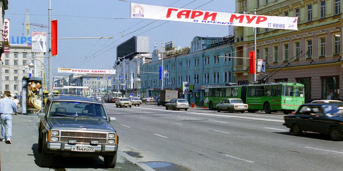 Милицейский Опель Сенатор". Москва, начало 90-х. Фотография из альбома Фотографи