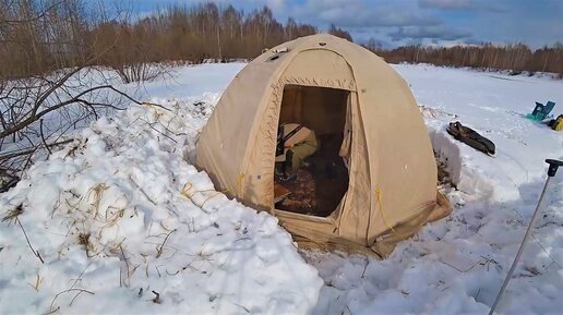 Семь дней в лесу, живу в палатке, нашёл чагу. Устанавливаю жерлицы.