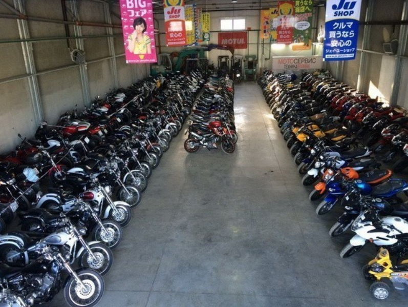 Склады скутеров. Склад мотоциклов. Склад мототехники. Склад мотоциклов Япония. Склад скутеров.