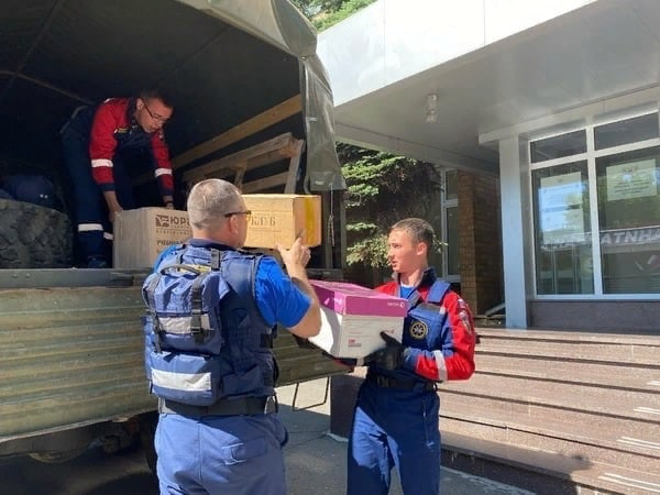 Добровольцы из РФ доставили в ДНР первую партию книг