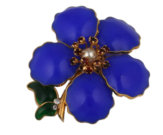 Брошь из литого стекла "Веточка камелии".