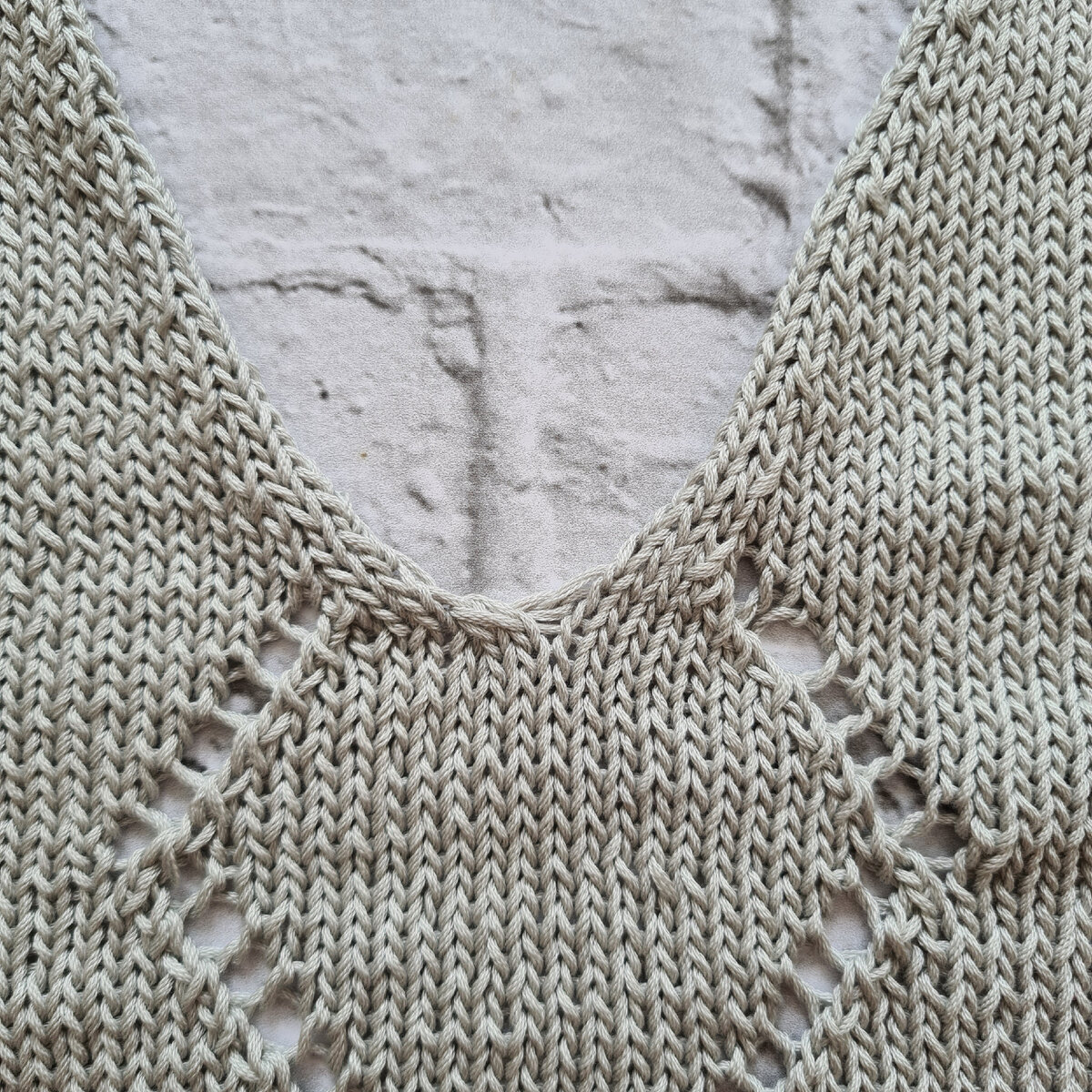 Перекрещивание петель в нижней точке выреза