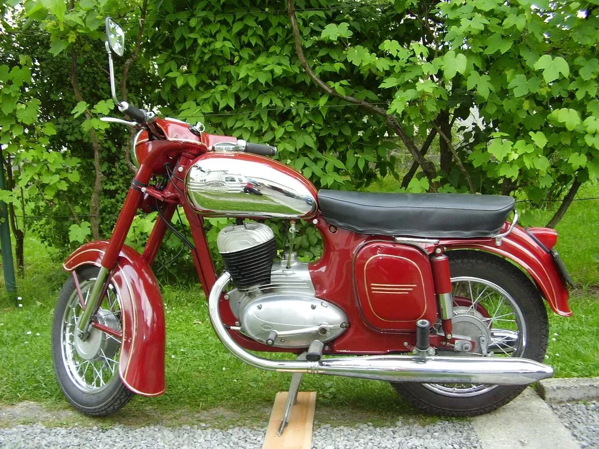 Ява 250 Typ 559