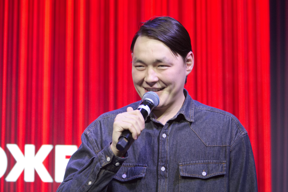    В Салехарде выступил известный стендап-комик Артем Фисак