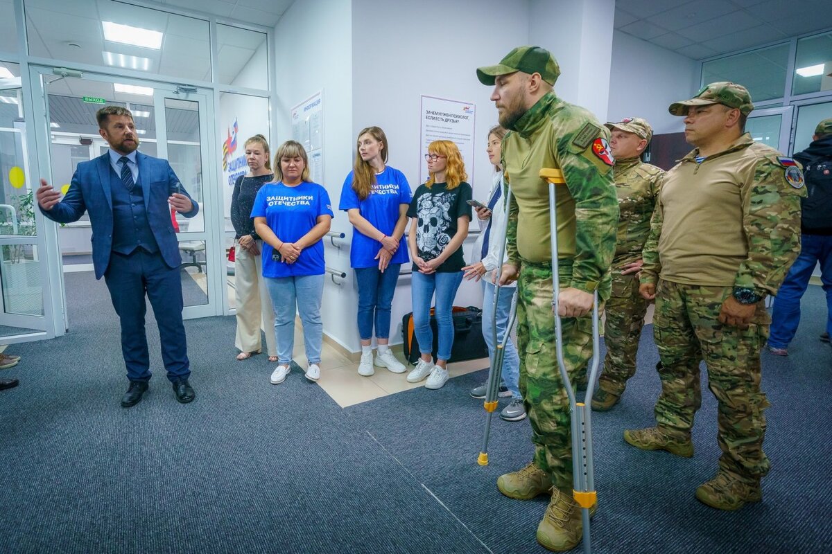    Мост между героями и школьниками
