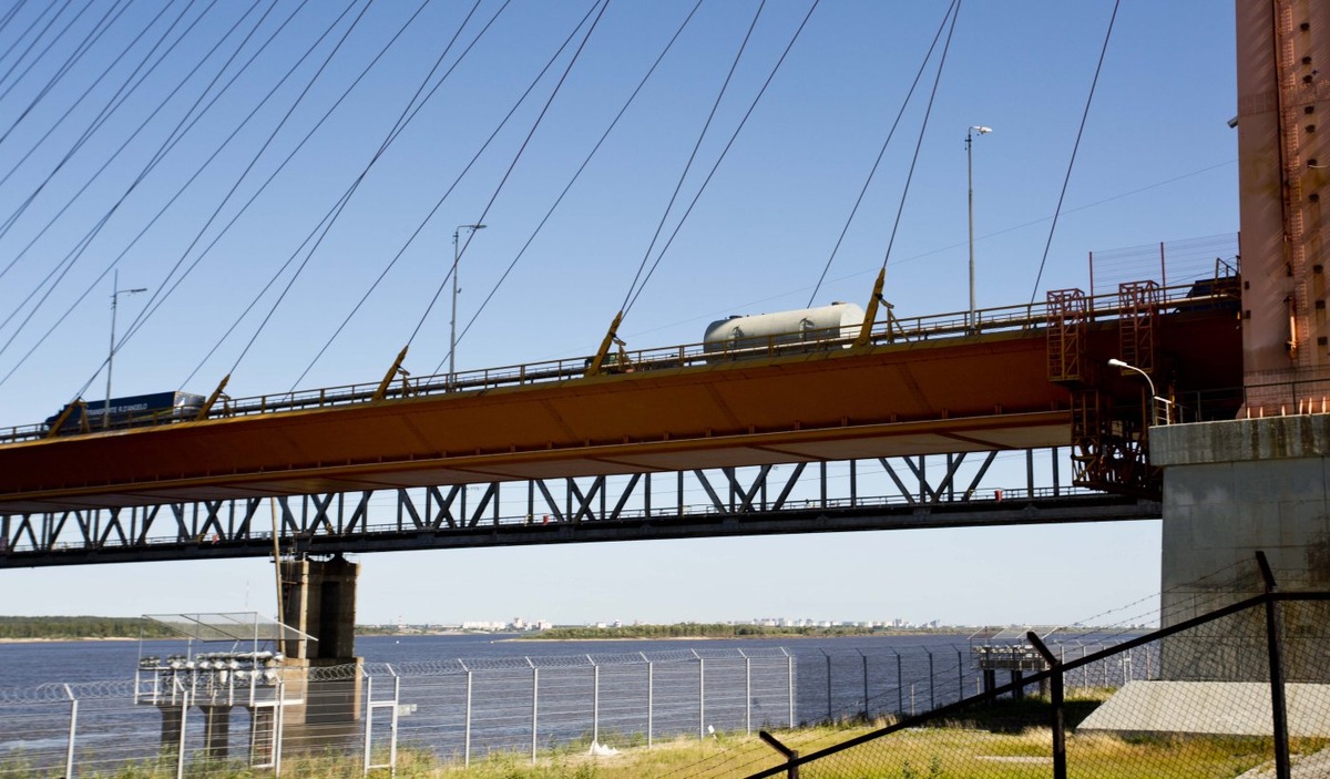    В Югре автомобилисты жалутся на пробки из-за ремонта моста через Обь