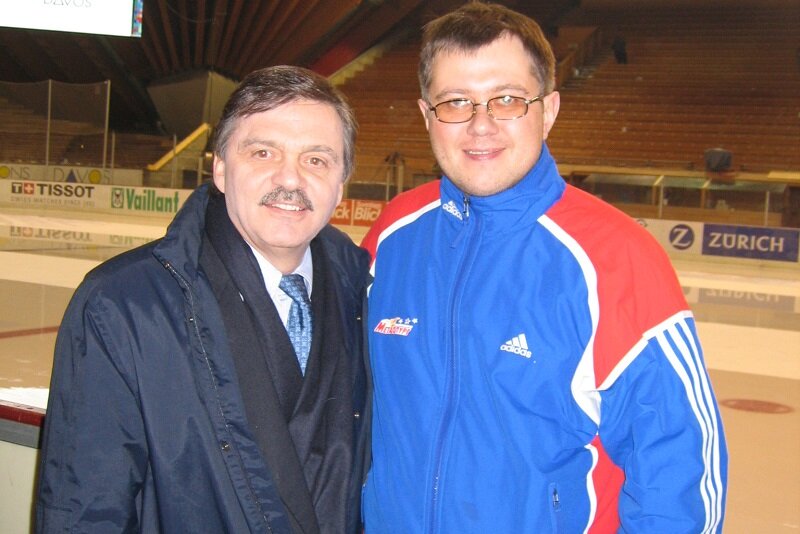 На фото: Алексей Мишуков с экс-президентом ИИХФ Рене Фезелем.