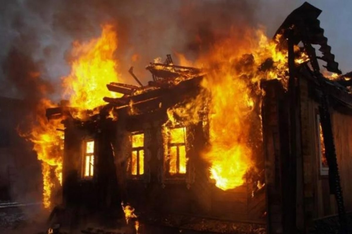    Женщина спасла троих детей из горящего дома в Пермском крае