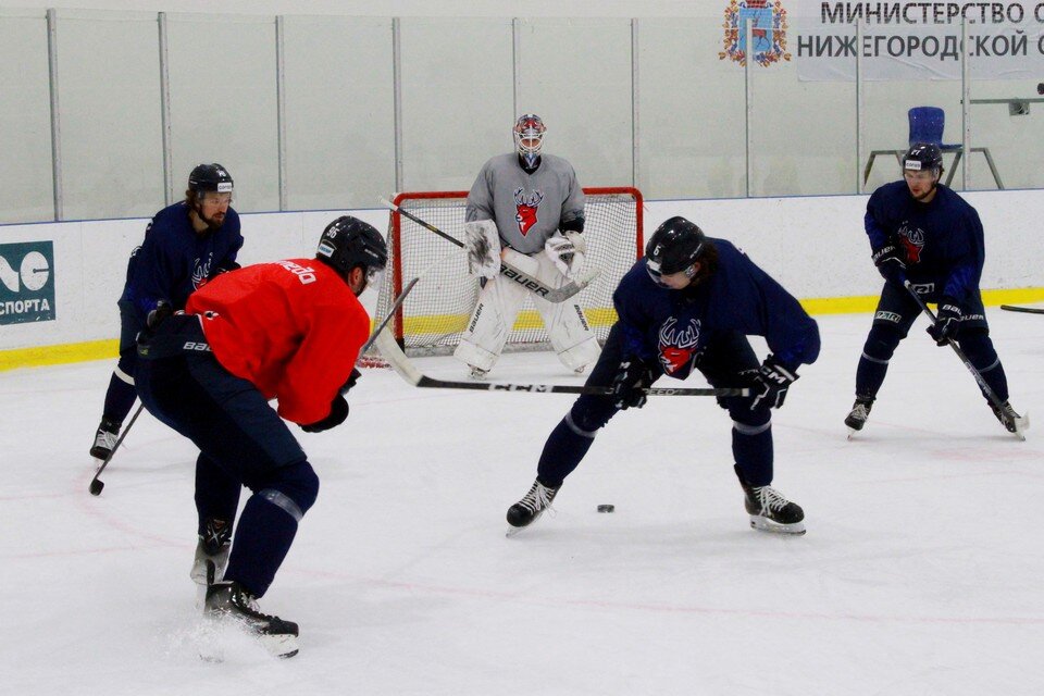    Хоккеисты "Торпедо" тренируются на базе в городецком районе. Мария СОРОКИНА