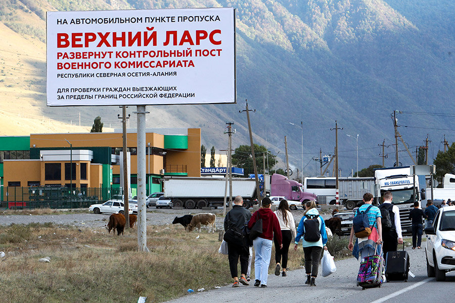 Пограничный переход между Россией и Грузией. Источник https://s0.rbk.ru/v6_top_pics/media/img/1/21/756644460092211.jpg