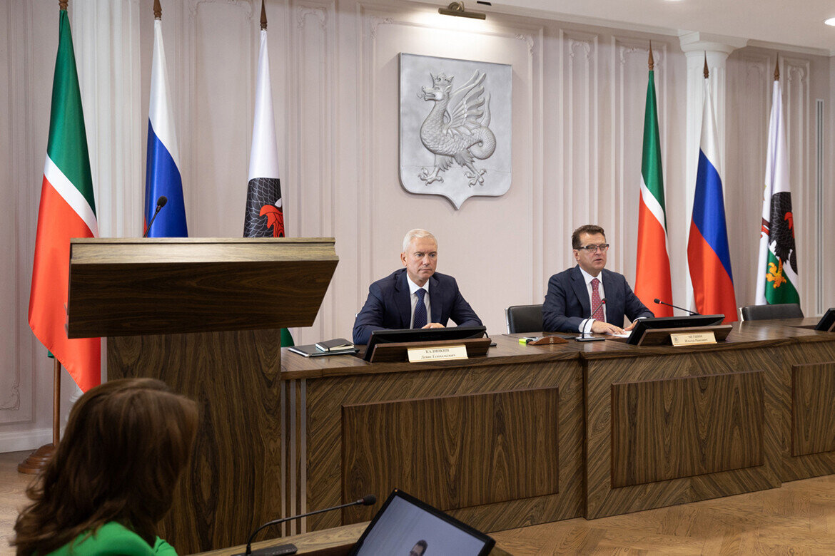 ​Ильсур Метшин: «Продолжение строительства высотного жилья будет возможно только там, где позволяет дорожно-транспортная сеть и учтено развитие социальной инфраструктуры». Фото: kzn.ru