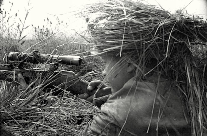 Советские снайпер Иван Ткачев, фотография приведена для иллюстрации