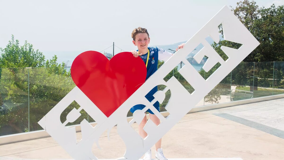     В Сети распространяют информацию, что МЦД «Артек» будет закрыт до нормализации обстановки в Крыму. Эти слухи распространяют от имени главы Крыма Сергея Аксенова, который якобы заявил, что все последующие смены в лагере будут отменены. RostovGazeta выяснила, насколько правдивыми являются эти слухи.