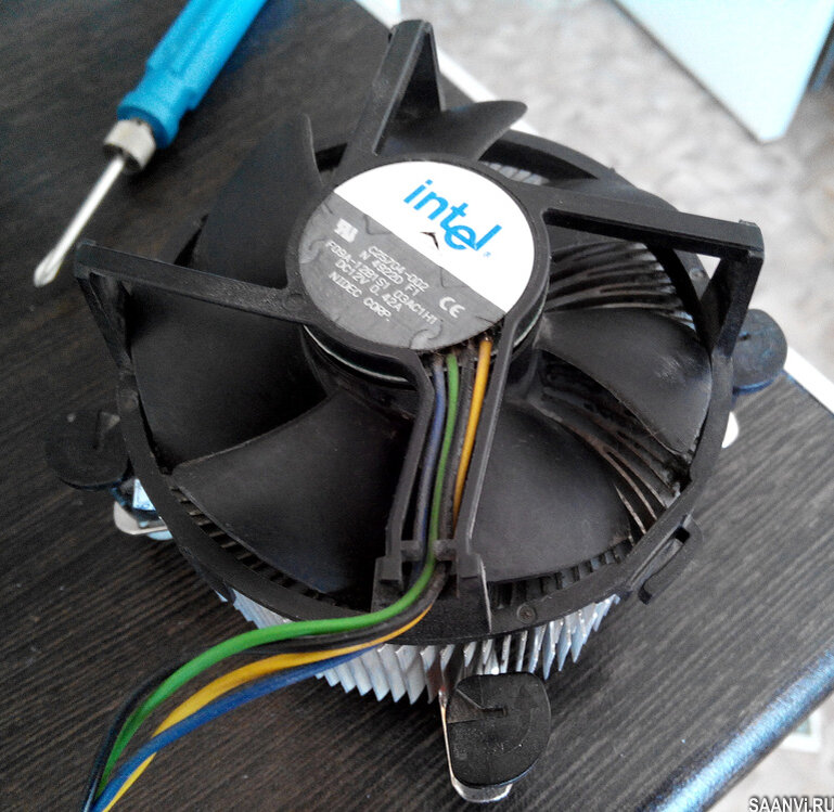  
боксовый кулер от Intel на LGA775 socket  