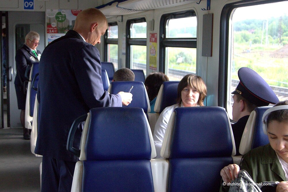 Работа контролером в электричках. Кассир контролёр в электричке. Работа контролером в электричках. Контроллер в электричке. Работа контролером в электричках.
