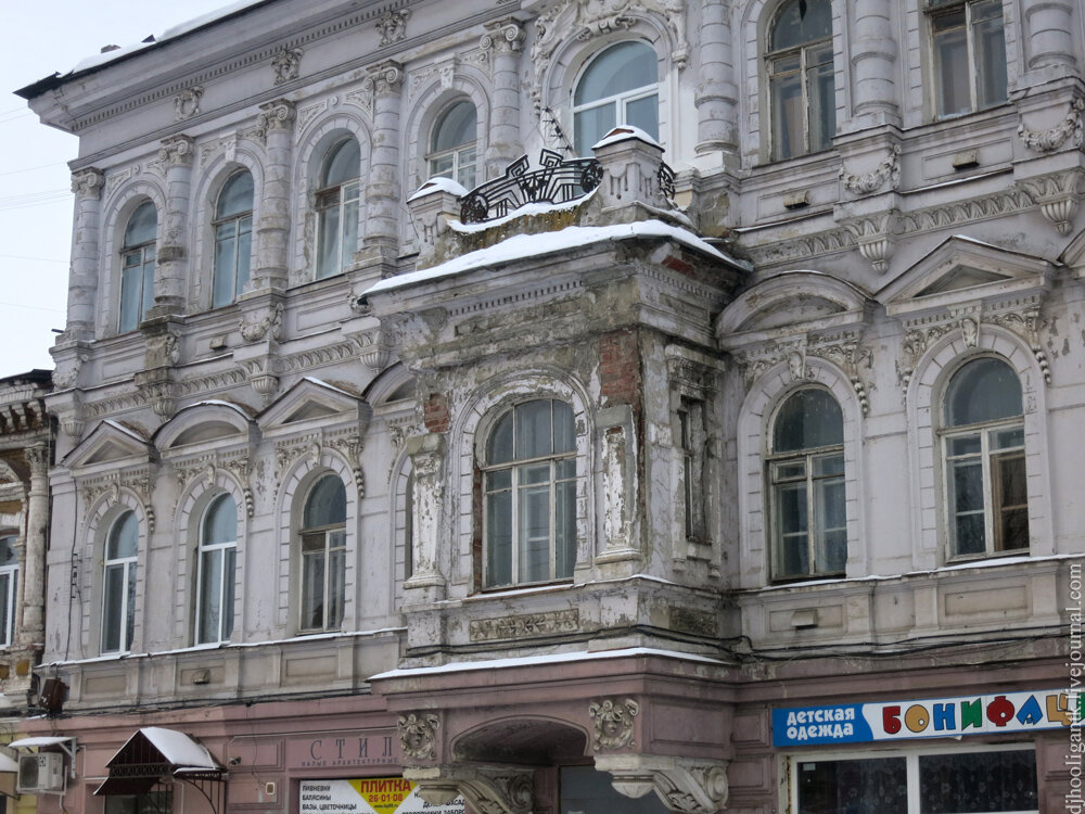 Дома на саратовской улице. Дом купца Саратов. Дом купца Горина Саратов. Московская 40 Саратов дом купца. Доходный дом Левковича Саратов.