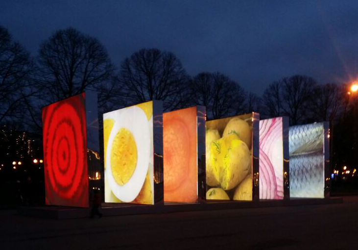 Инсталляция "Селёдка под шубой" в Парке Горького