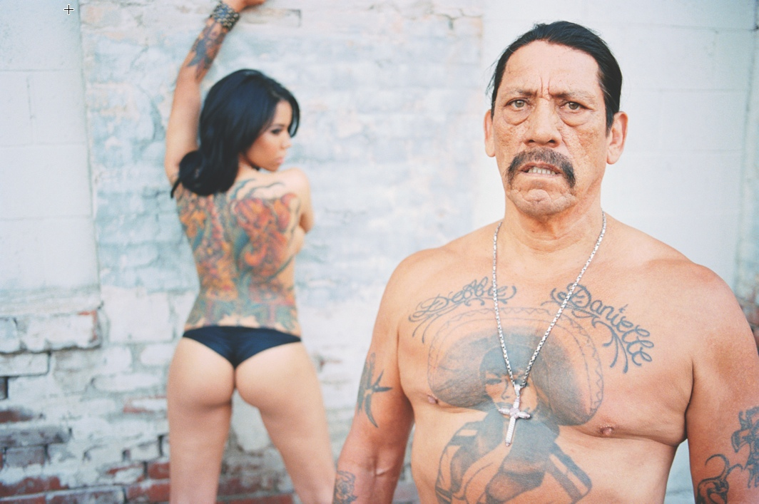 Трехо актер с женой. Тату дэнни трехо с сальмой. Дэнни трехо 2022. Татуировки трехо дэнни трехо. Татуировка дэнни трехо сальмы.