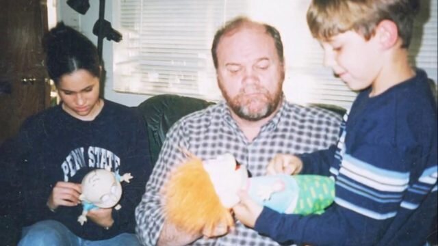 Меган и Томас в детстве