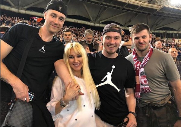 Лера Кудрявцева и Игорь Макаров (в центре). Фото: instagram.com/leratv/