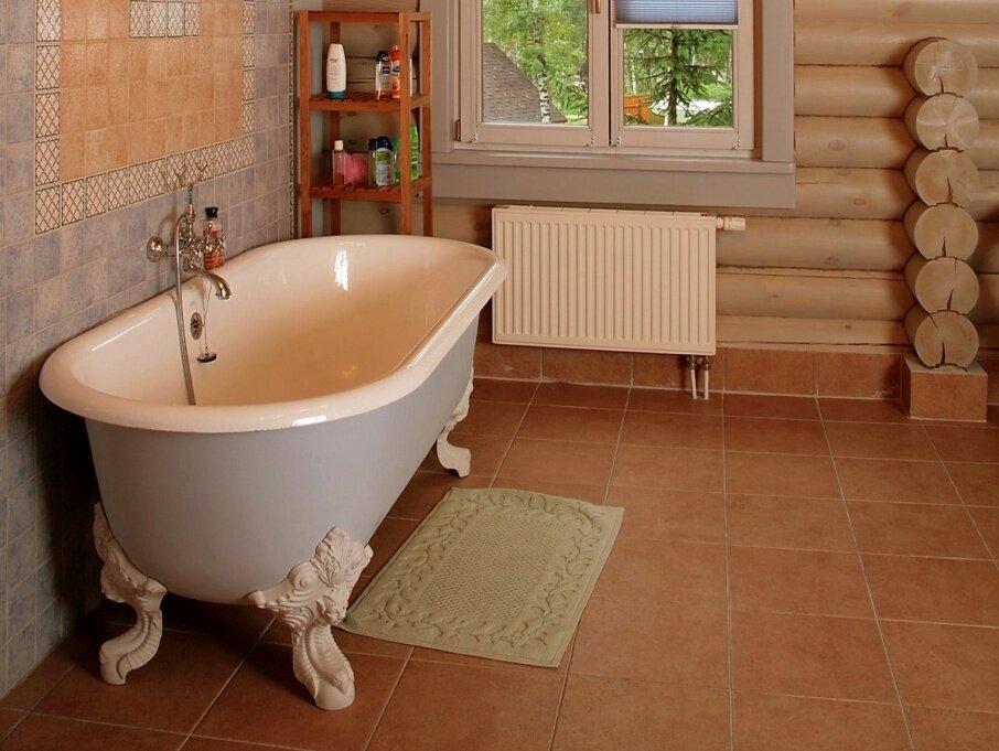 Ванная комната в деревянном доме из бруса, дизайн и интерьер ванны в доме из клееного бруса