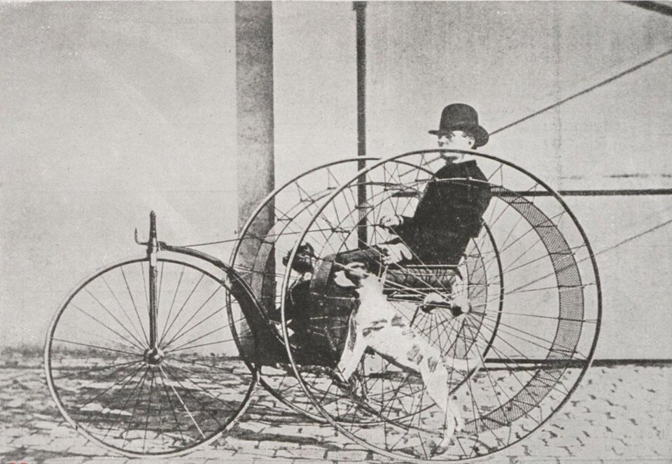 1908. Мобиль в две собачьи силы.