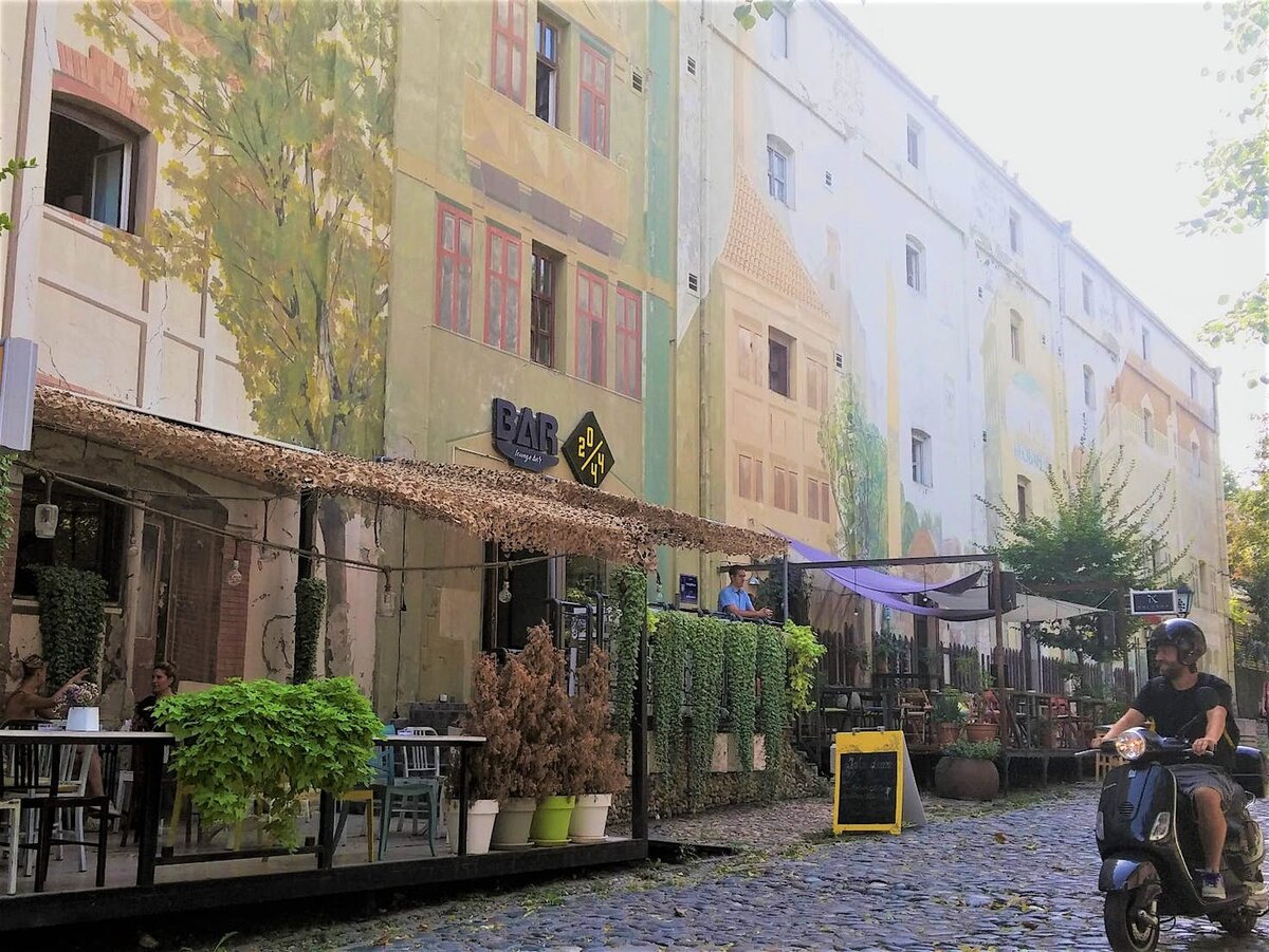     Рестораны национальной кухни в квартале Скадарлия    