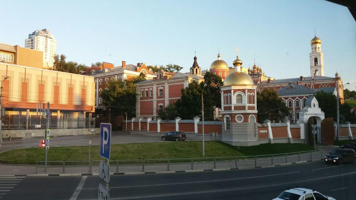 Иверский женский монастырь. Напротив Жигулевского пивзавода :)